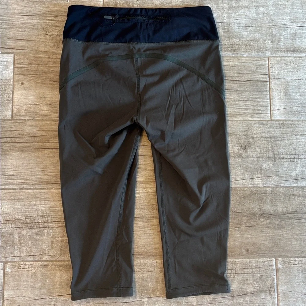 Lululemon Athletic Capri leggings in size 6